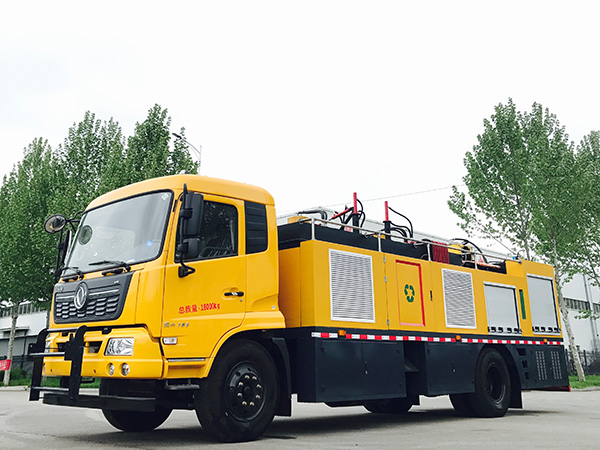 道路养护车